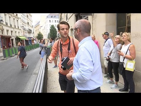 Paris: ces habitants qui s’improvisent guides pour touristes