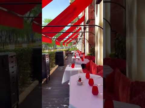 Plaza Athenee in Paris France Official.