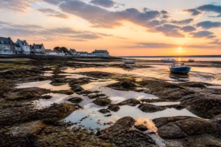 consultez les horaires des marées à carnac avec notre calendrier précis et nos prévisions fiables pour planifier vos activités en bord de mer.