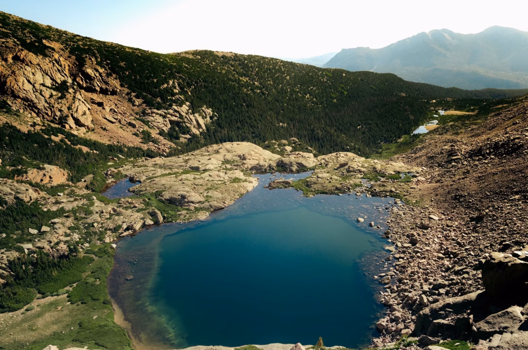 Insolite : Découvrez le lac Iskanderkul, l’émeraude turquoise secrète des montagnes tadjikes