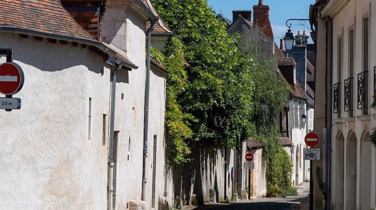 Découvrez ces maisons enchâssées dans les plus beaux paysages automnaux de France