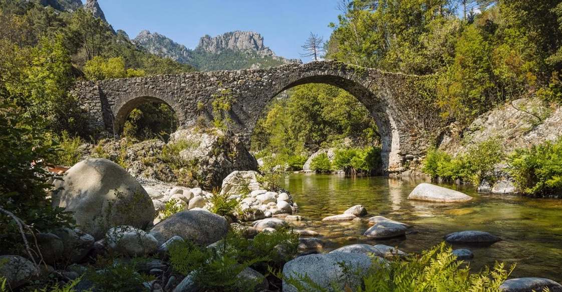 Illustration pour Le Pont d'Espagne : randonnée, nature et paysages bruts